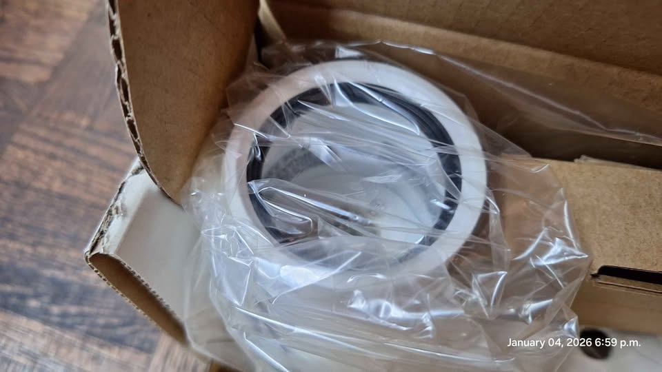 Brand New 4-Light Track light - photo 3