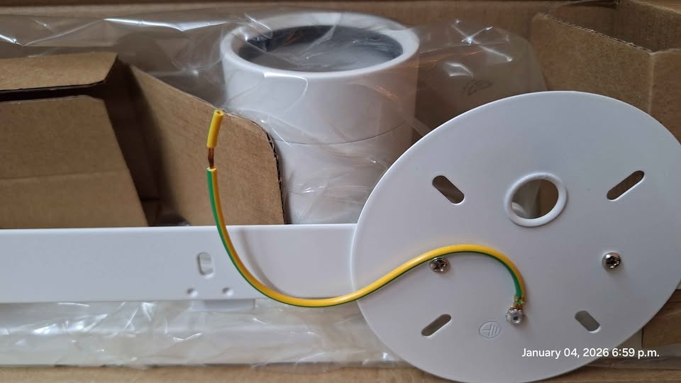 Brand New 4-Light Track light - photo 4