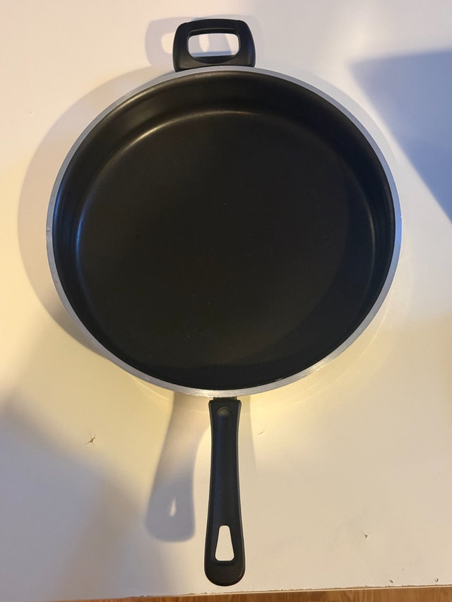 29cm Large Nonstick Frying Pan / Skillet w/ Helper Handle