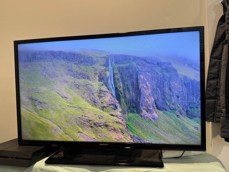 Samsung 43 inch FHD tv - photo 2