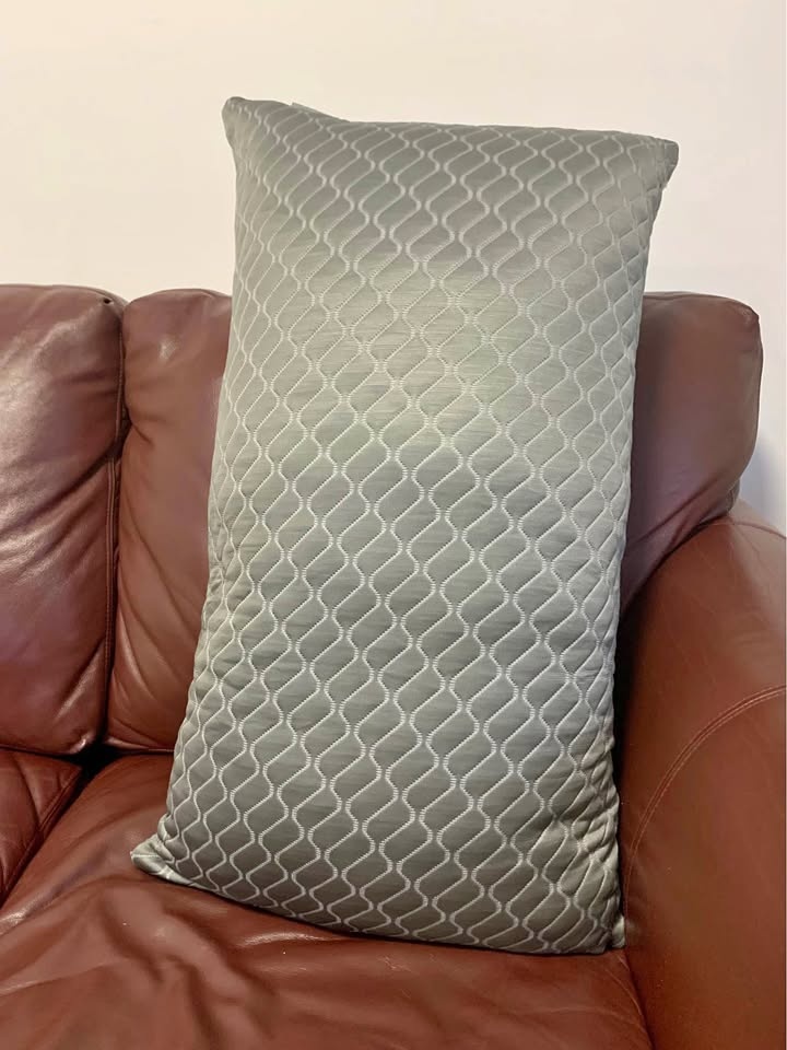 Cooling Memory Foam Pillow – King Size (New)