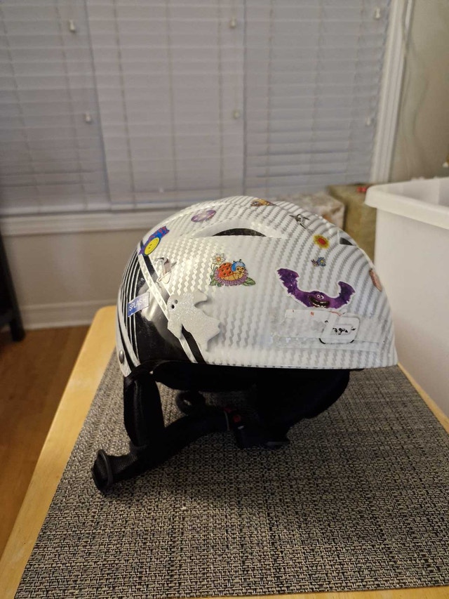 Kid's ski/snowboard helmet
