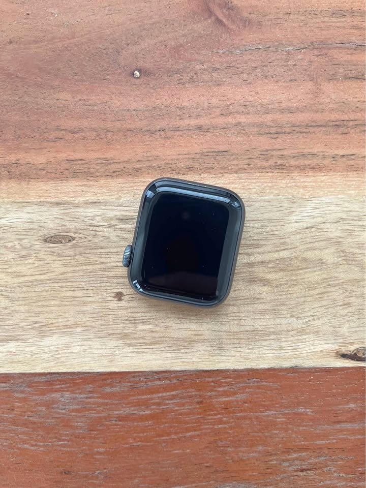 Apple Watch Series 4 40mm - Good Condition