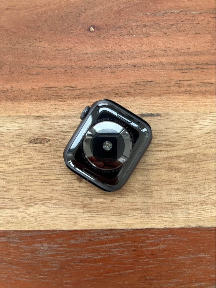 Apple Watch Series 4 40mm - Good Condition - photo 2