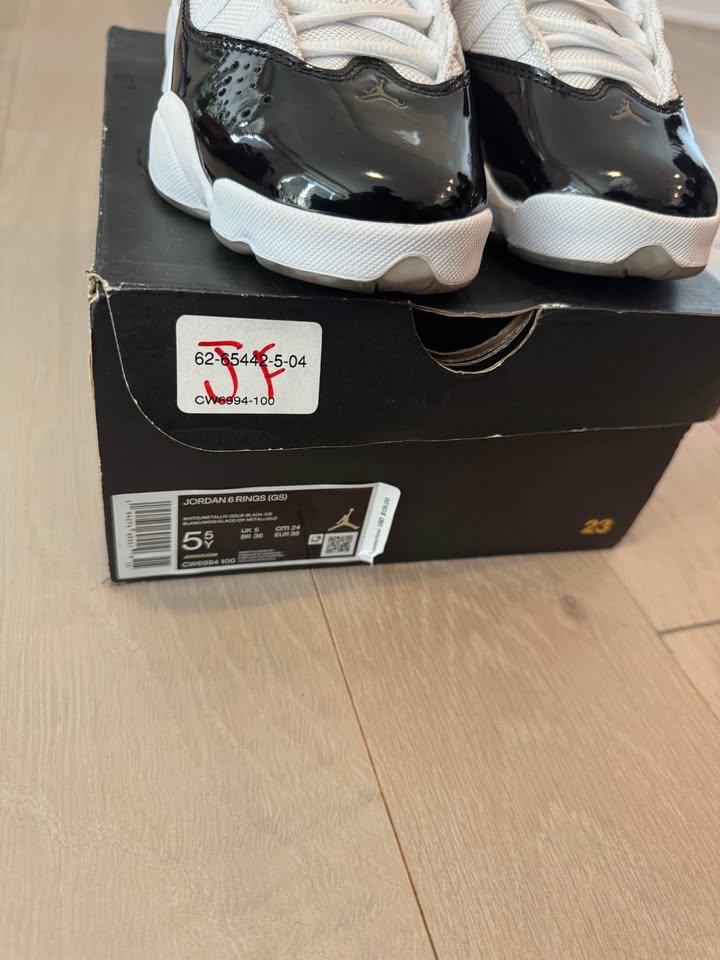 Kids Air Jordan 6 Rings – Size 5.5Y – Black/White/Gold - photo 4