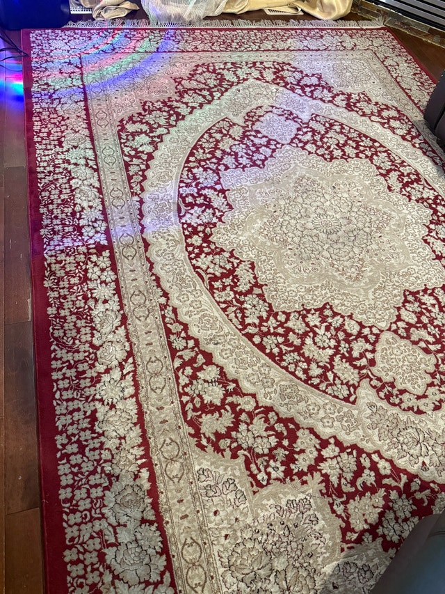 Red Patterned Area Rug - photo 3