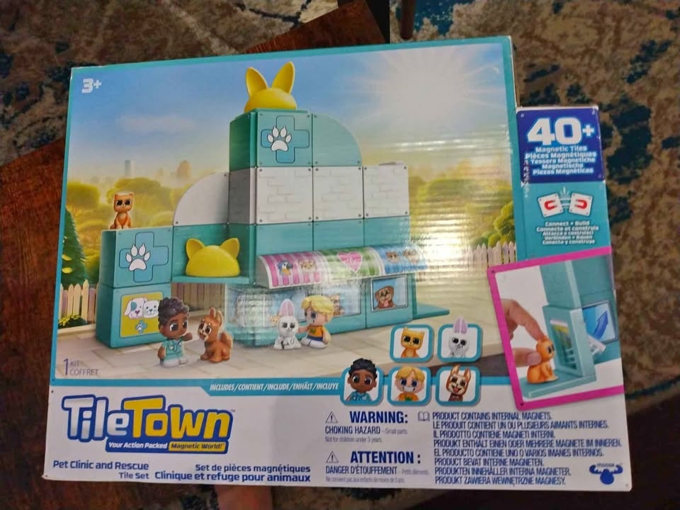 Tile Town Pet Clinic and Rescue Building Toy