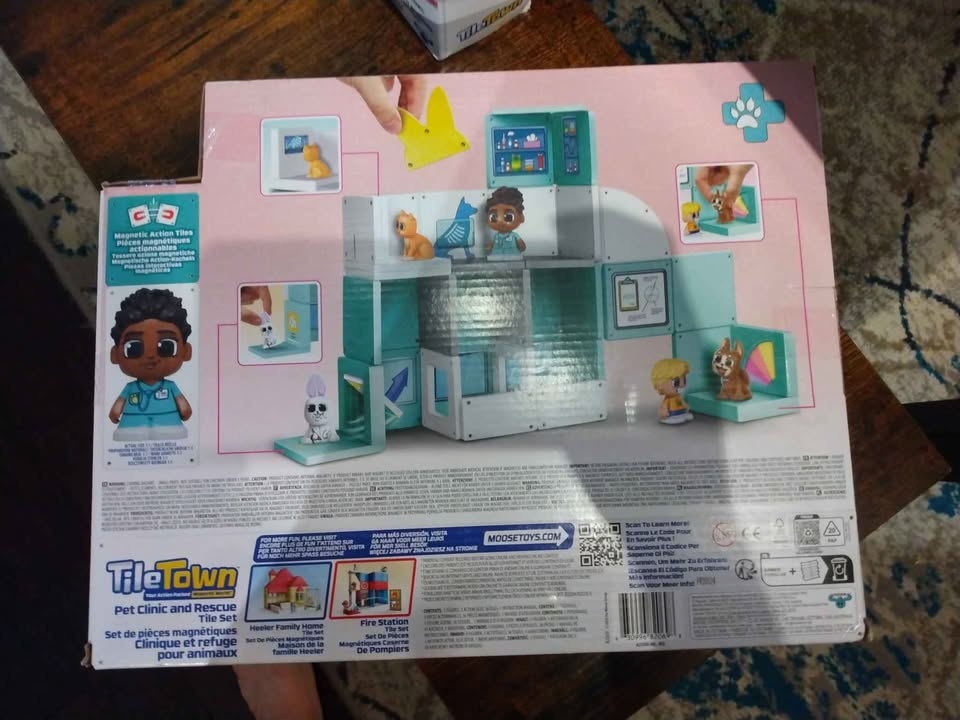 Tile Town Pet Clinic and Rescue Building Toy - photo 2