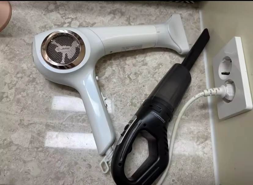 Mini wireless portable vacuum cleaner for car or home - photo 5