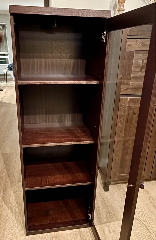Curio cabinet with glass-front door - photo 3