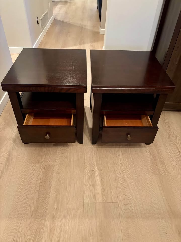 Two solid wood end tables - photo 2