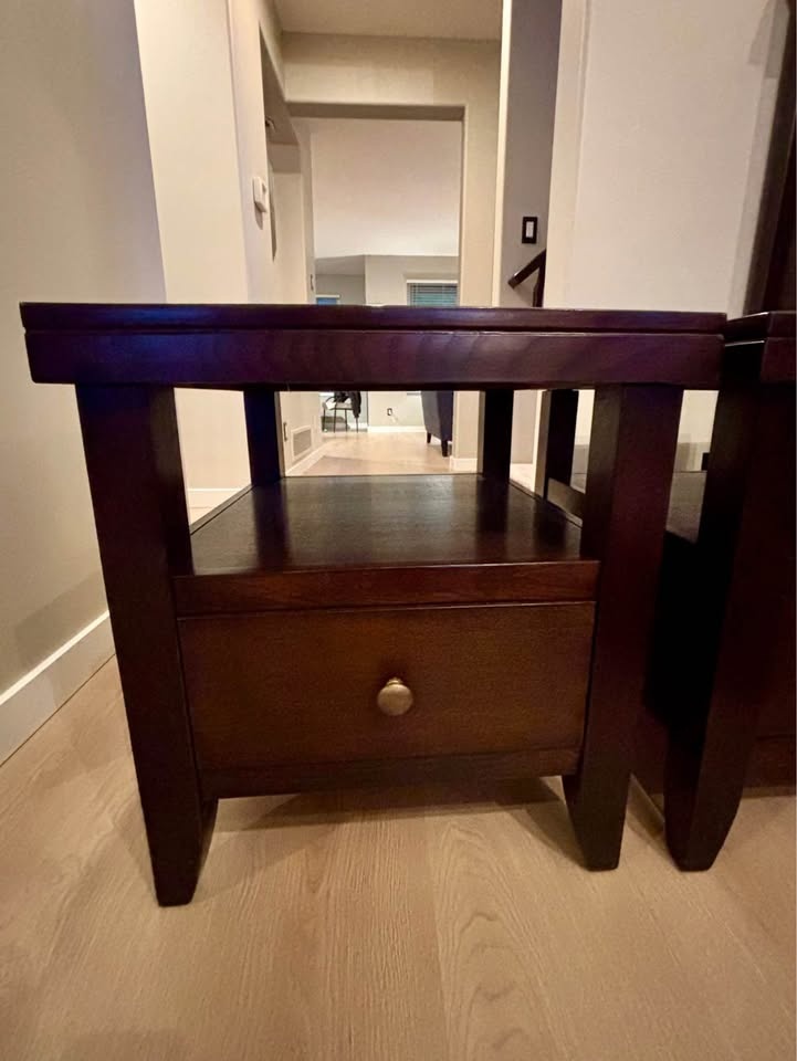 Two solid wood end tables - photo 4