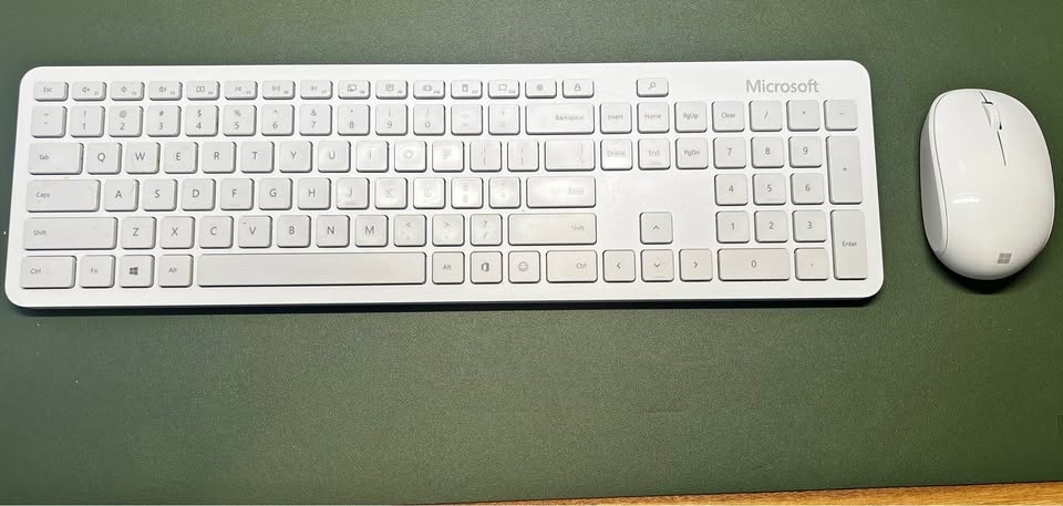 Microsoft Bluetooth Keyboard & Mouse - Glacier