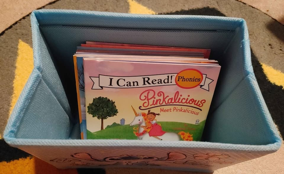 Pinkalicious I Can Read! Phonics Book Set + Stitch Box - photo 3