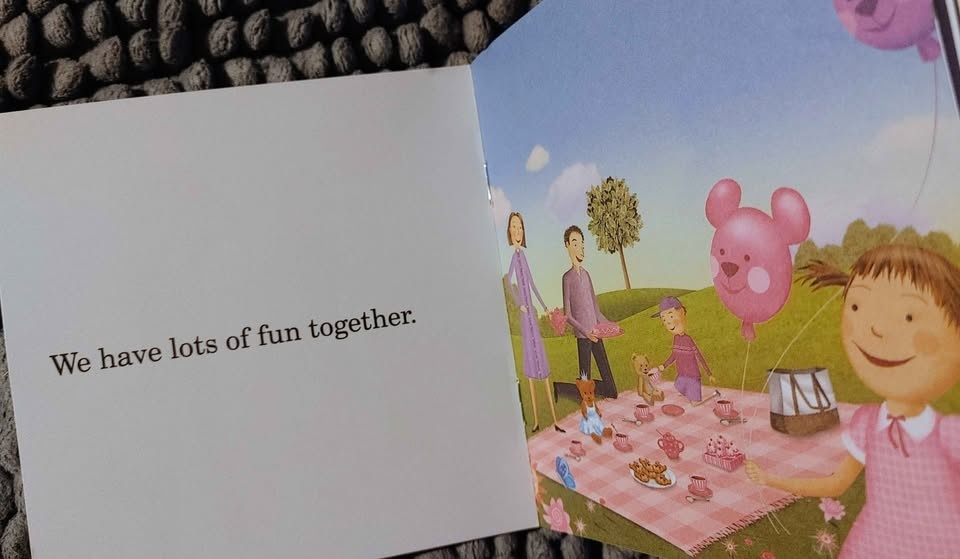 Pinkalicious I Can Read! Phonics Book Set + Stitch Box - photo 4