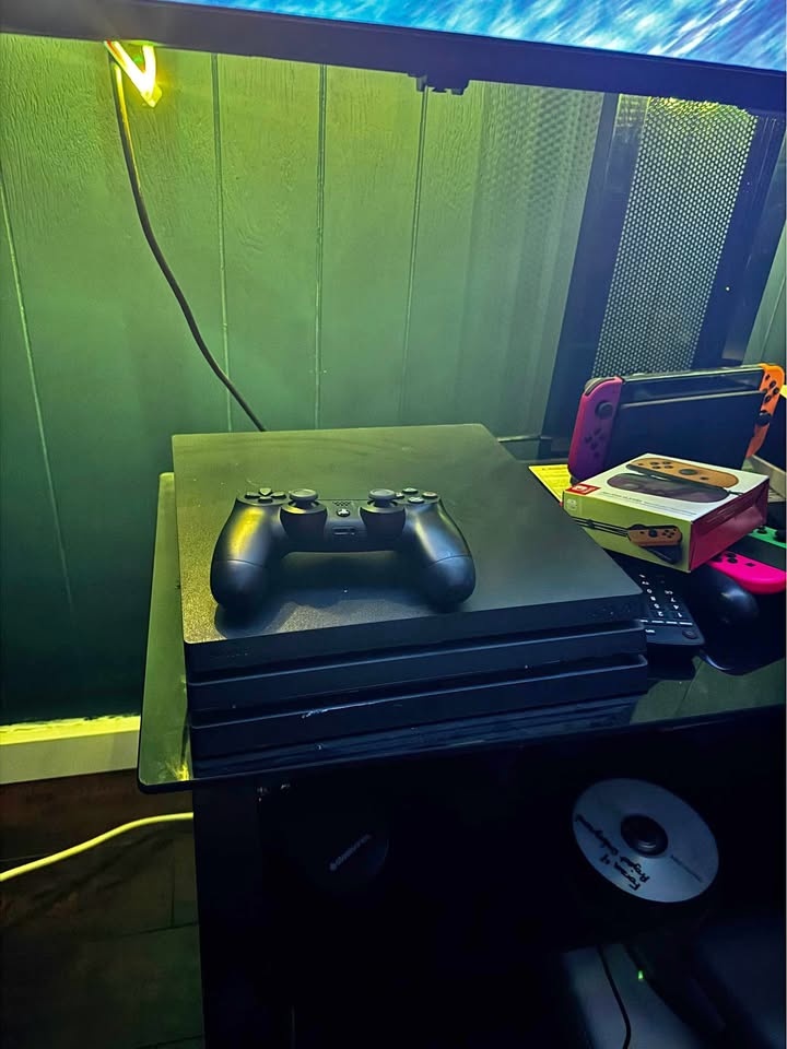 PS4 PRO bundle **Not free**