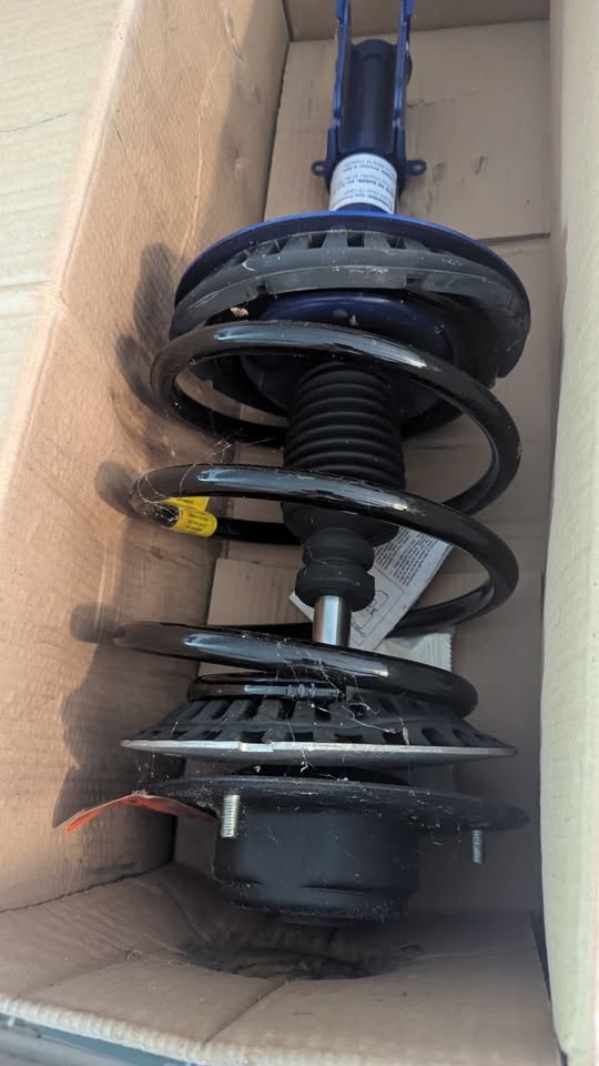 MONROE Strut Assembly 181572R & 81572L - photo 3