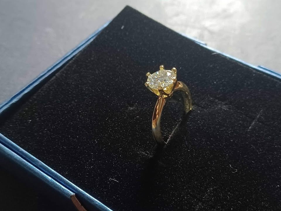 Large 2 CT Moissanite .925 (engagement) ring - photo 2