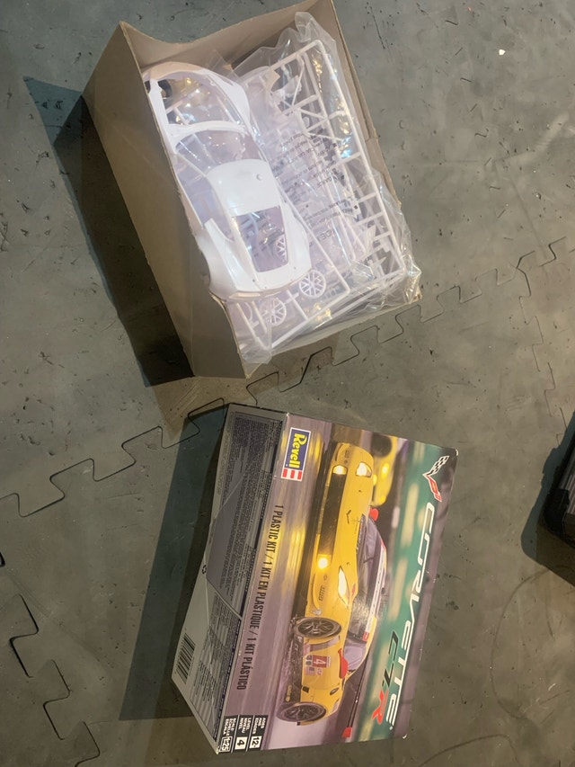 Revell Corvette C7.R model kit