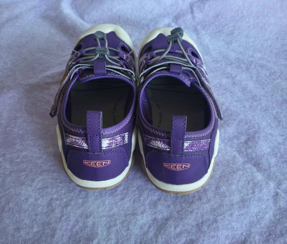 KEEN Movie Closed Toe Girls Sandal Size6, Washable, Adjustable - photo 3