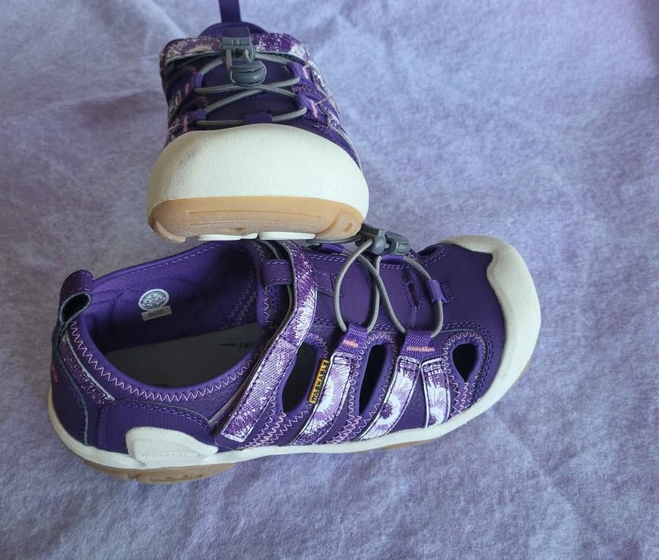 KEEN Movie Closed Toe Girls Sandal Size6, Washable, Adjustable - photo 4