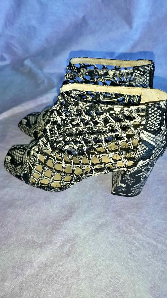 Vince Camuto Ladies Shoes Size 10