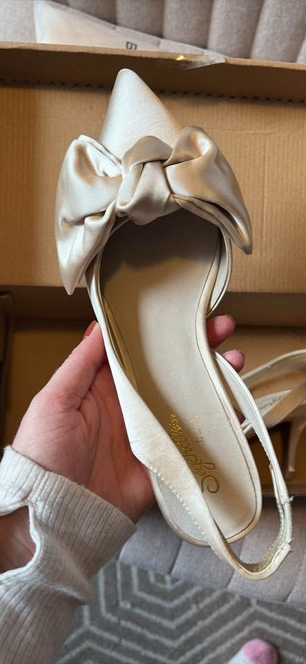 Wedding Shoes; Champagne satin shoes size 7 - photo 2