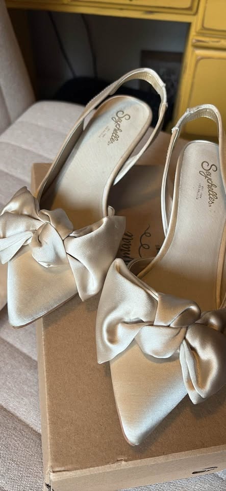 Wedding Shoes; Champagne satin shoes size 7 - photo 4