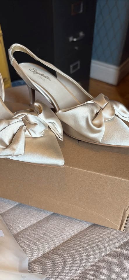 Wedding Shoes; Champagne satin shoes size 7 - photo 5