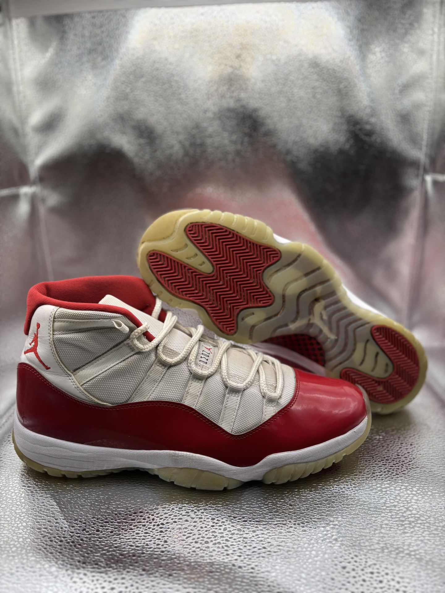 Air Jordan 11 Cherry