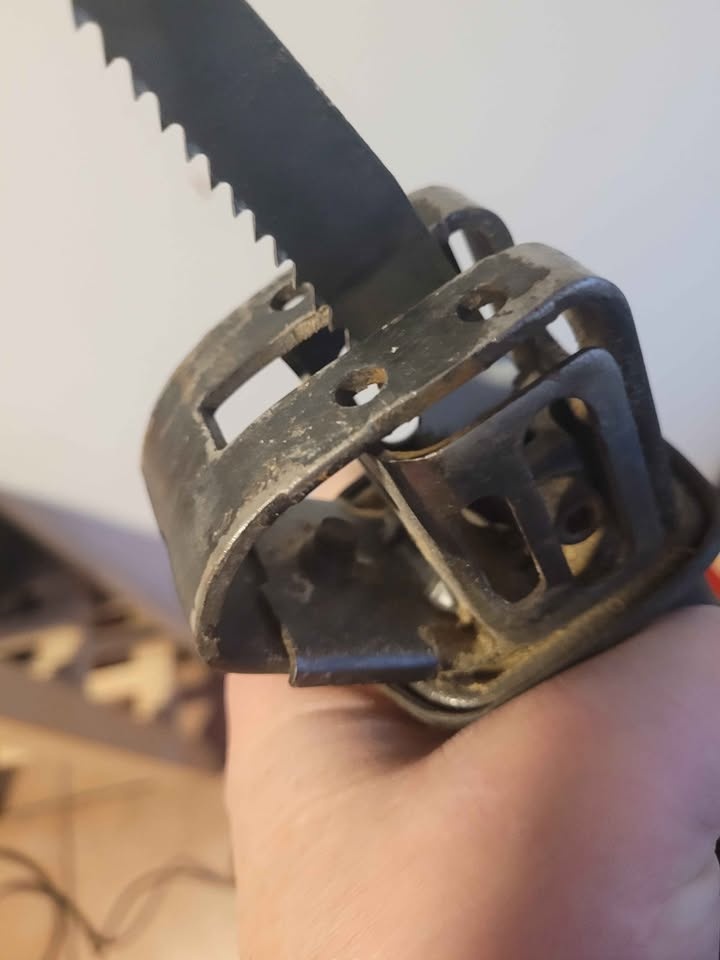 DeWALT reciprocating saw 120V - photo 3