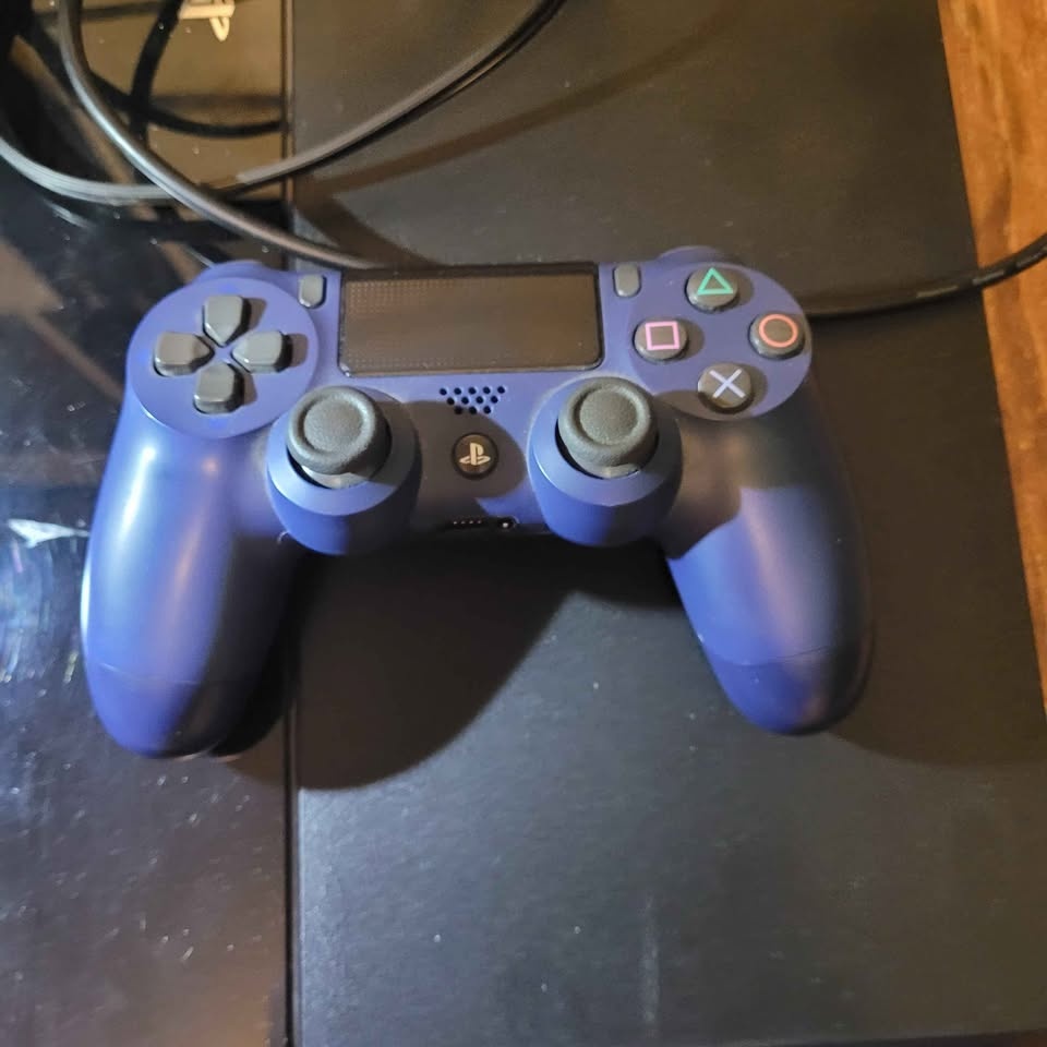 PS4 With Controllers and GAMES - photo 2