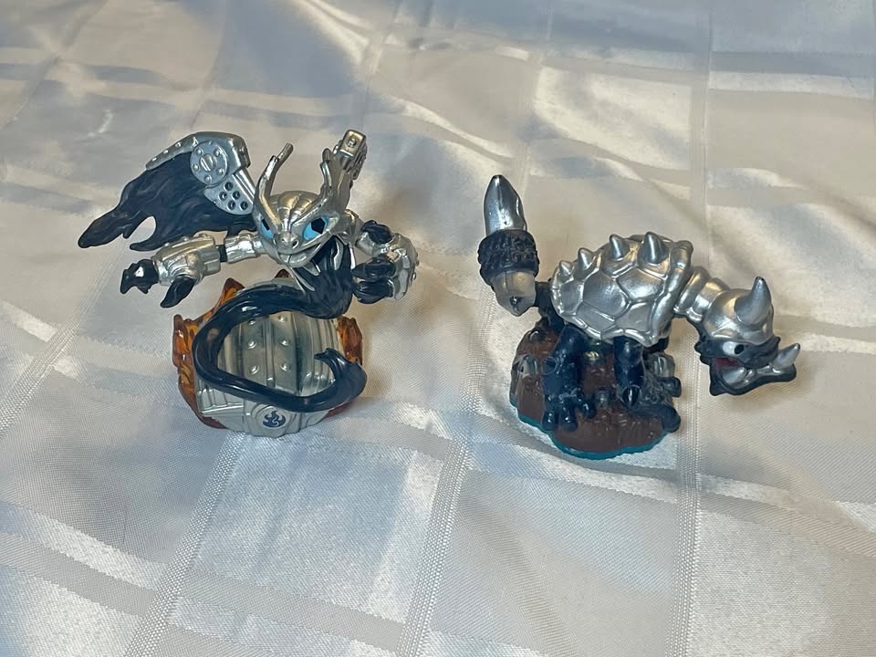 Pair of Dark Skylanders