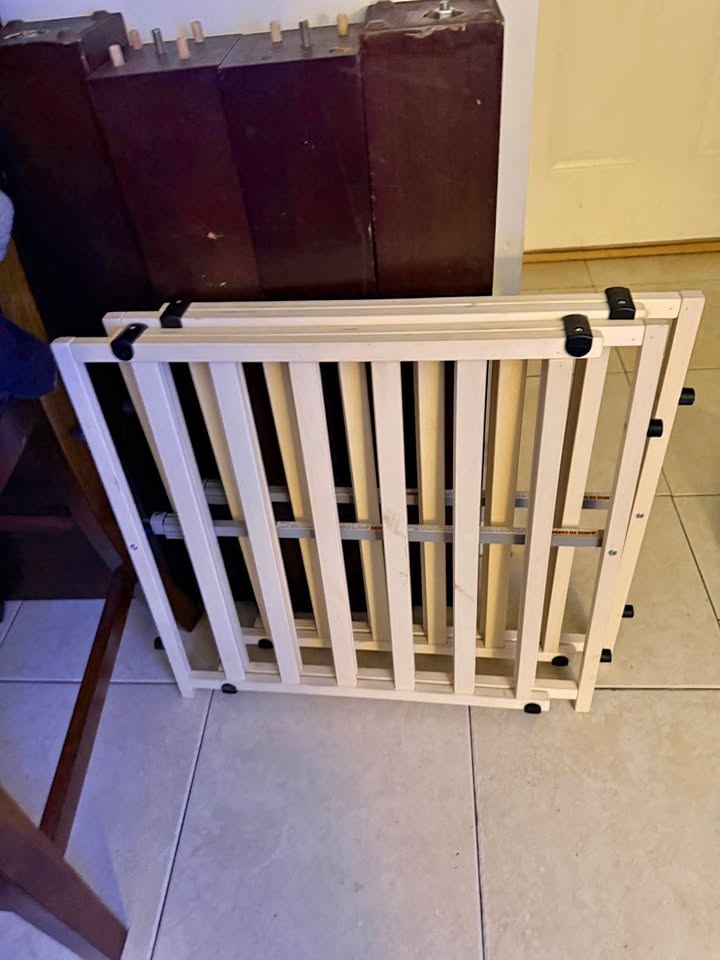 Baby gate