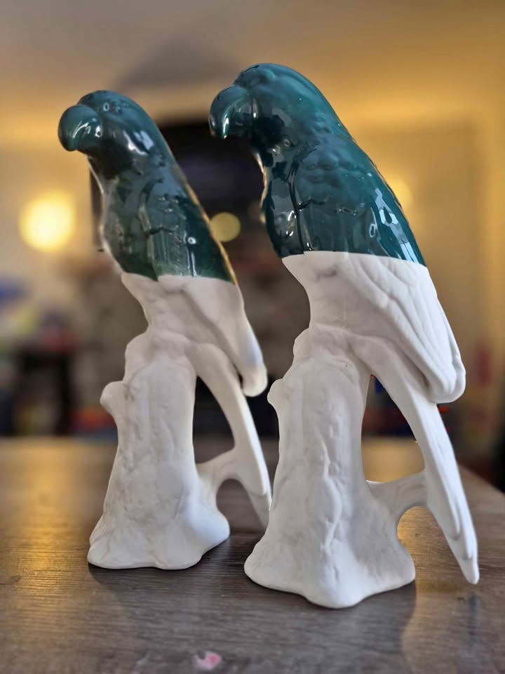 Vintage-Style Ceramic Parrot Pair