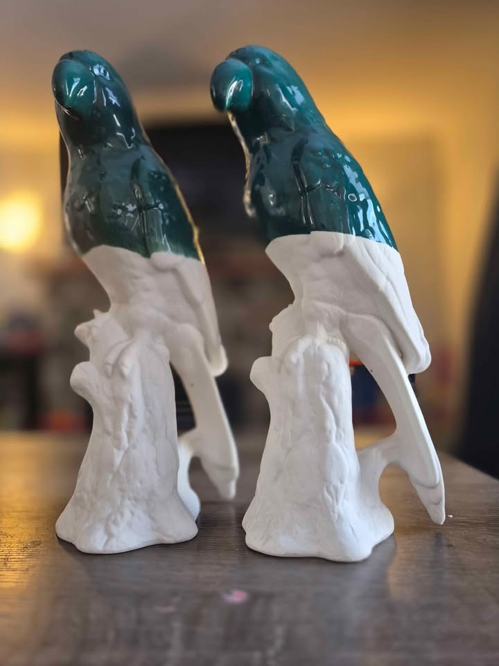 Vintage-Style Ceramic Parrot Pair - photo 2