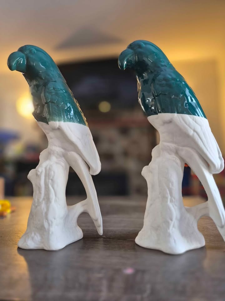 Vintage-Style Ceramic Parrot Pair - photo 3