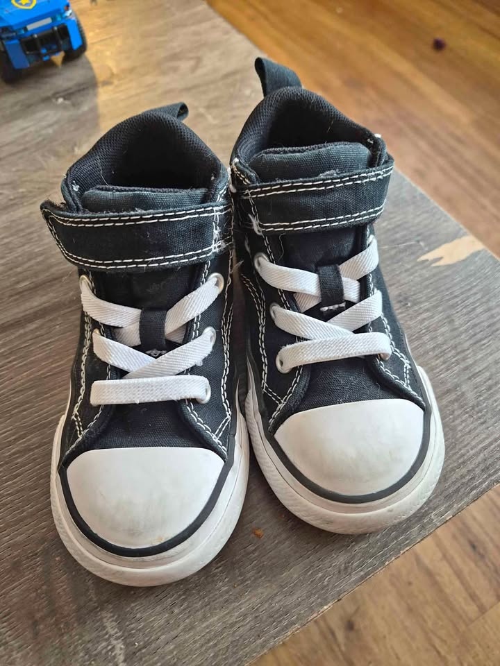 Kids Converse Size 8