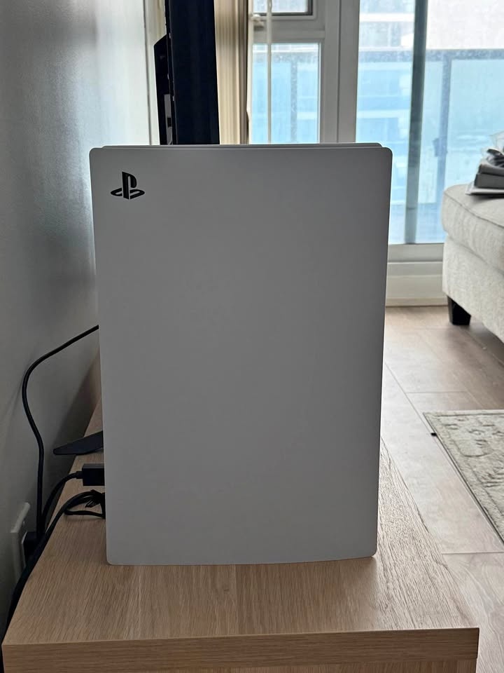 PlayStation 5 Disc Edition Bundle – 2 Controllers + PS5 Headset