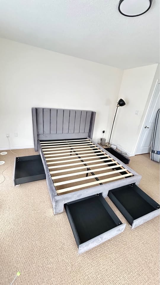 Grey Velvet Tuffed Queen Storage Bedframe - photo 2