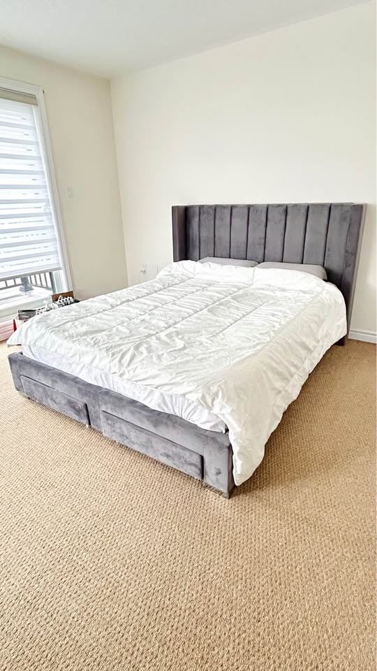 Grey Velvet Tuffed Queen Storage Bedframe - photo 4