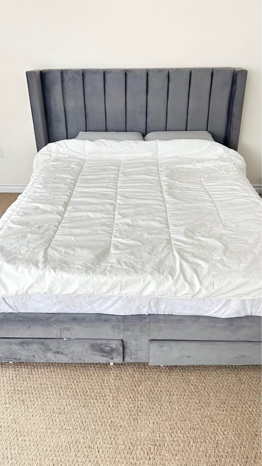 Grey Velvet Tuffed Queen Storage Bedframe - photo 5