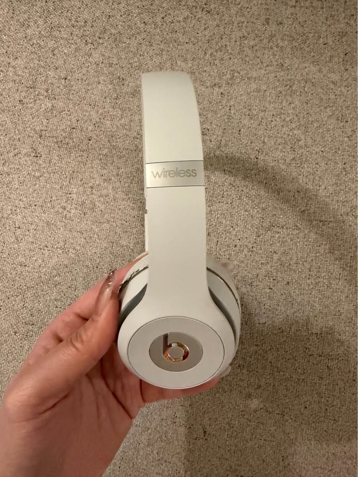 Wireless Beats Solo - photo 4