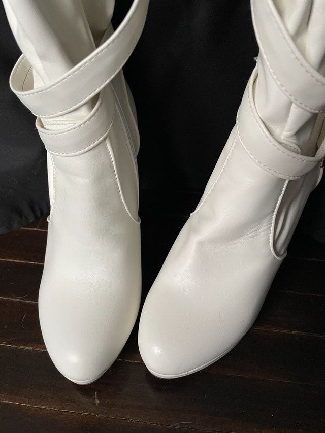 Women's Knee High Boots, Heeled, White and Gray Suede, Size 7-8 - photo 3