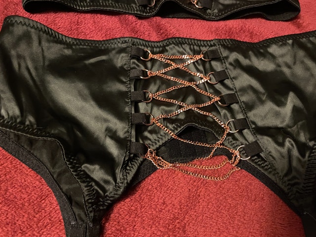 *New* Black Rose Gold Chain Lingerie Set (36B Half-Bra + Garter) - photo 3