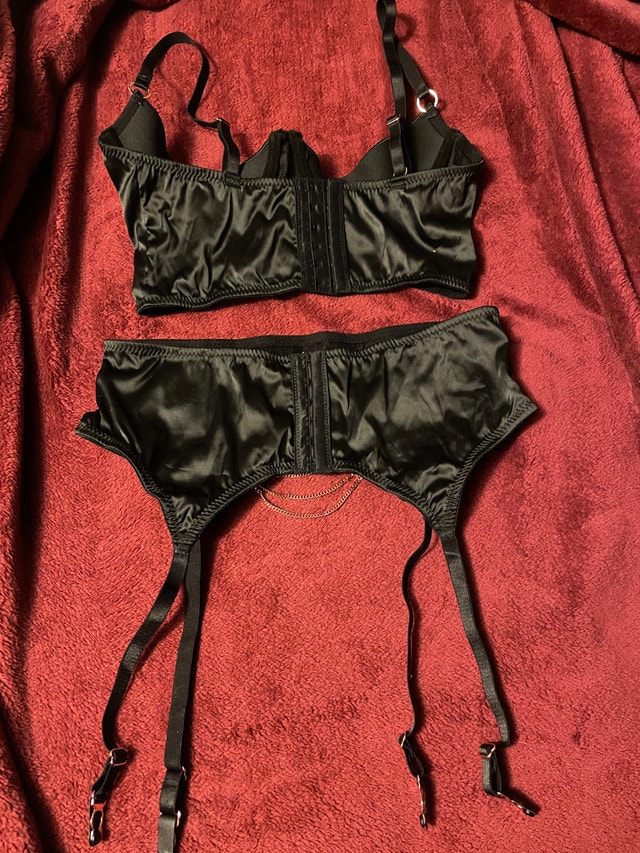 *New* Black Rose Gold Chain Lingerie Set (36B Half-Bra + Garter) - photo 4