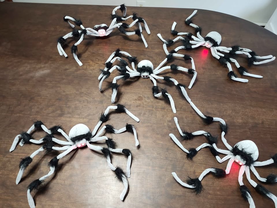 24 Inch Gray and Black Poseable Halloween Spiders - photo 3