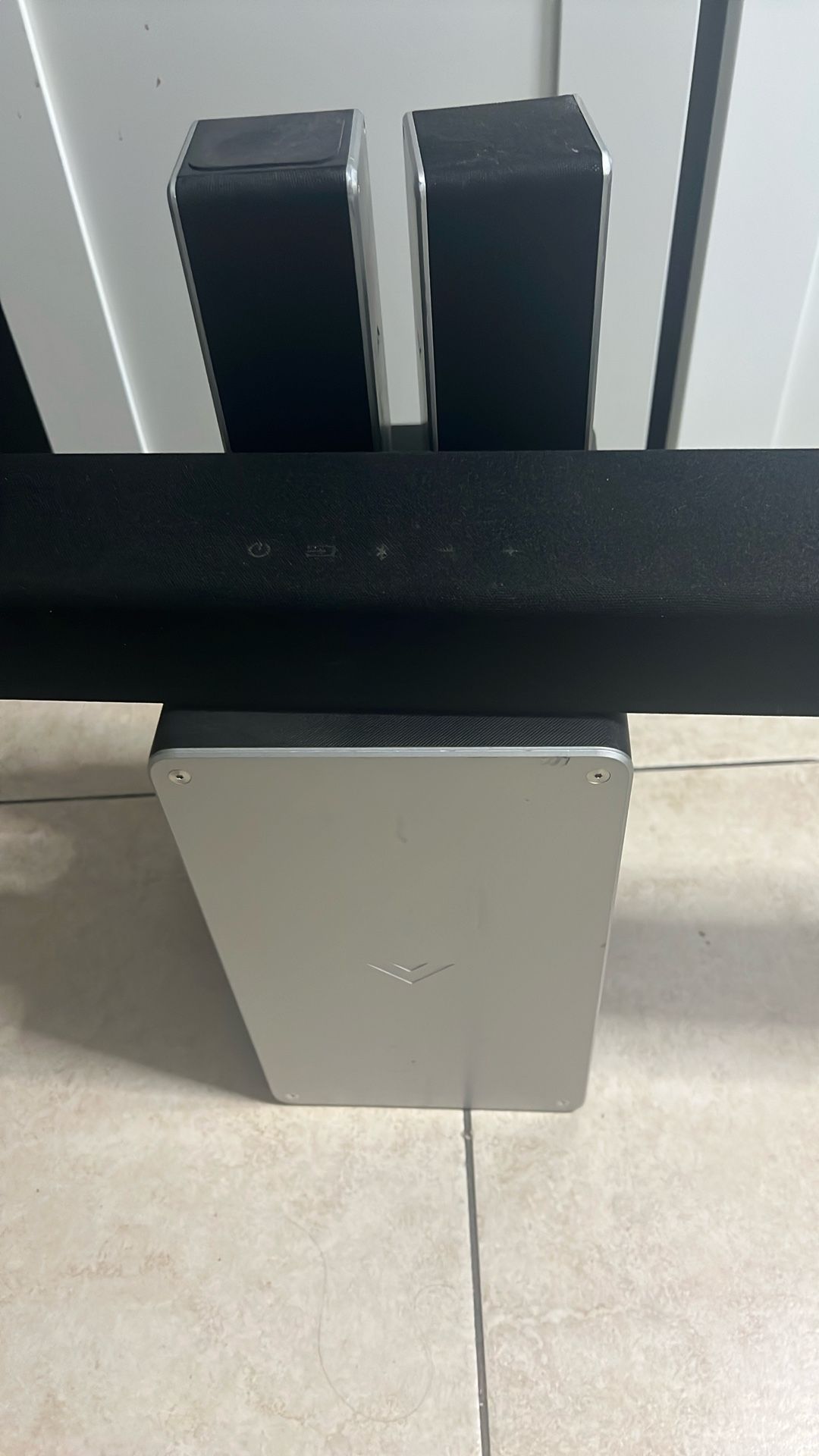 Vizio Sound Bar Good Condition - photo 2