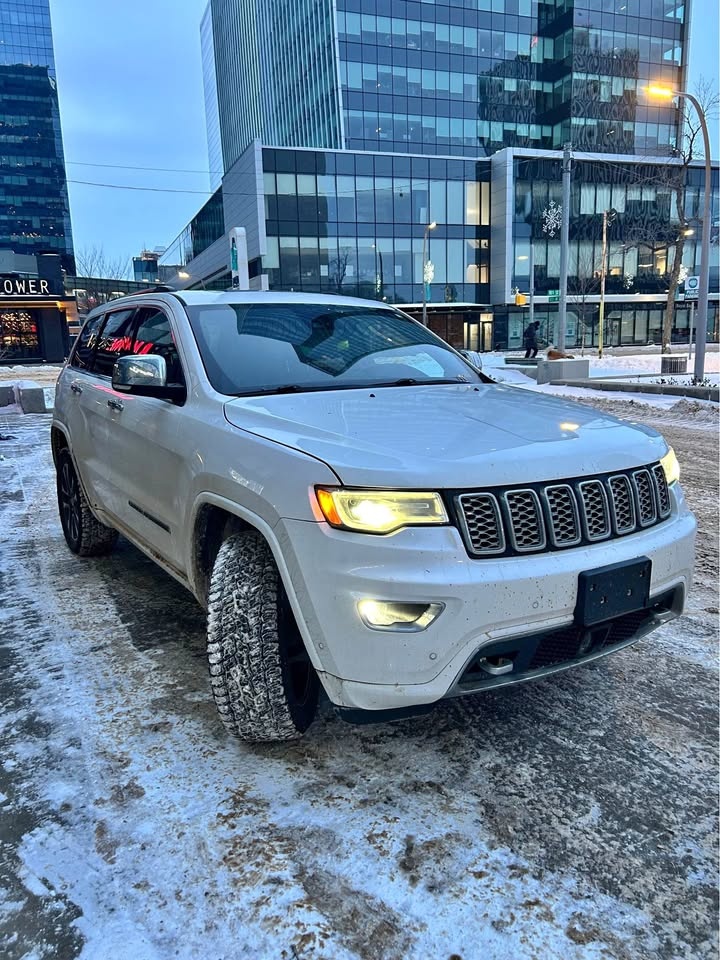 2017 Jeep Grand Cherokee · Overland