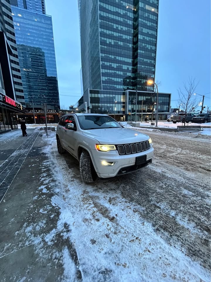 2017 Jeep Grand Cherokee · Overland - photo 2
